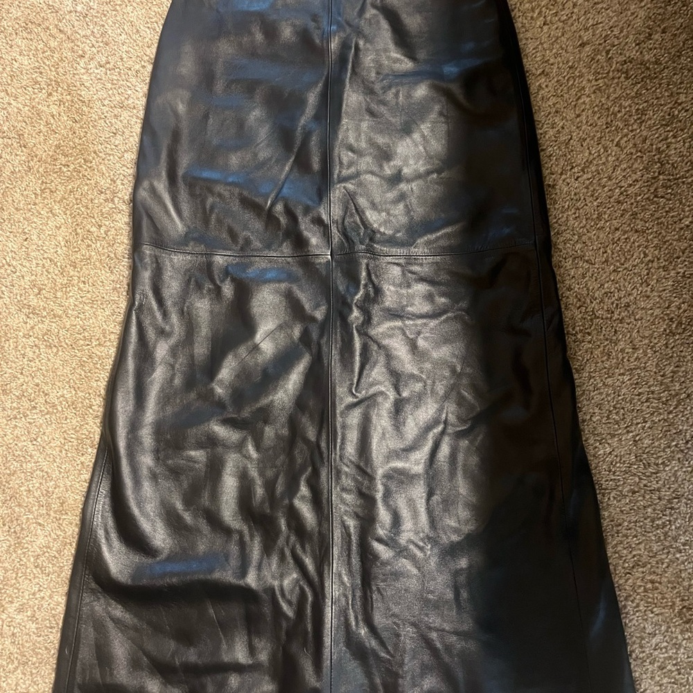 Elegant Black Leather Pencil Skirt